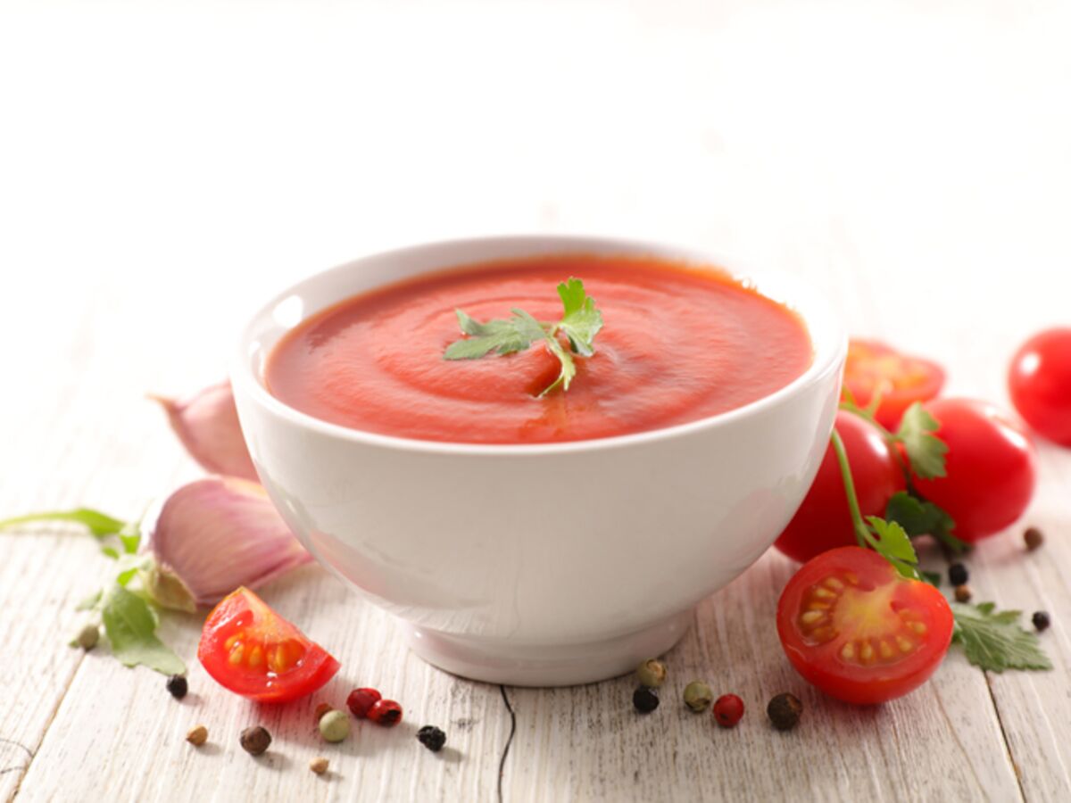 Tous En Cuisine La Recette De La Soupe De Tomates Et Vermicelles De Cyril Lignac Femme Actuelle Le Mag