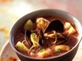 "Tous en cuisine" : la recette des moules au bouillon curry rouge crémeux de Cyril Lignac
