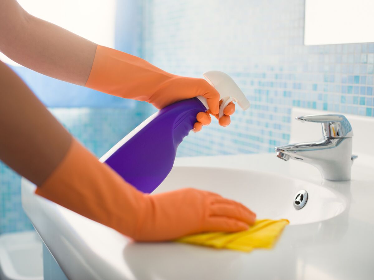 Cabine de douche : comment la nettoyer et la détartrer ?