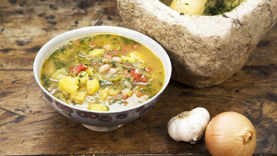 "Tous en cuisine" : la recette de la soupe au pistou de Cyril Lignac