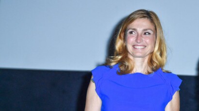 "Dix pour cent" : Julie Gayet se moque d'une célèbre star française : Femme Actuelle Le MAG