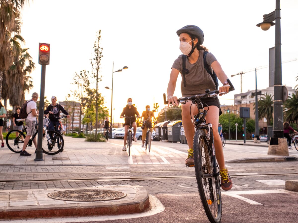 5 règles à respecter pour circuler à vélo (sous peine d'amende) : Femme  Actuelle Le MAG