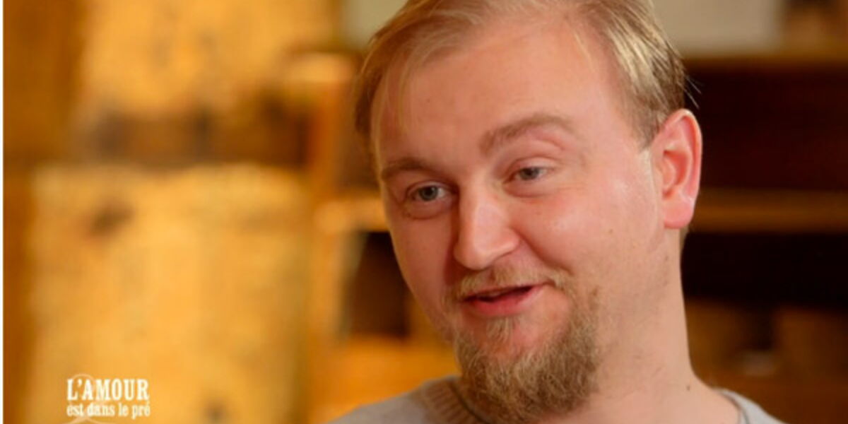 L Amour Est Dans Le Pre 11 Julien Est Devenu Papa Et S Est Marie En Secret Femme Actuelle Le Mag