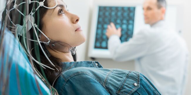 Électroencéphalogramme (EEG) : comment se déroule cet examen neurologique ?