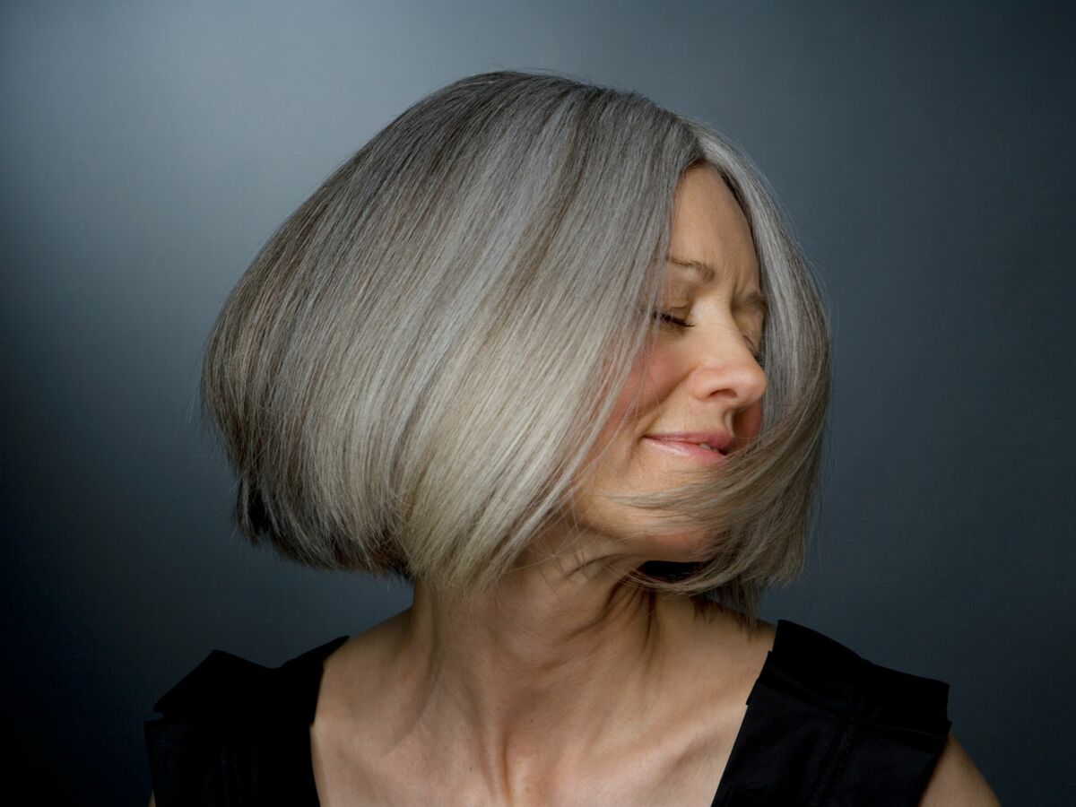 De beaux cheveux après 50 ans : 8 coiffeurs livrent leurs secrets
