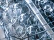 Liquide vaisselle : pourquoi il ne faut jamais en mettre dans le lave-vaisselle