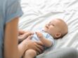 Hernie ombilicale chez l'enfant : comment la reconnaître et la soigner ? 