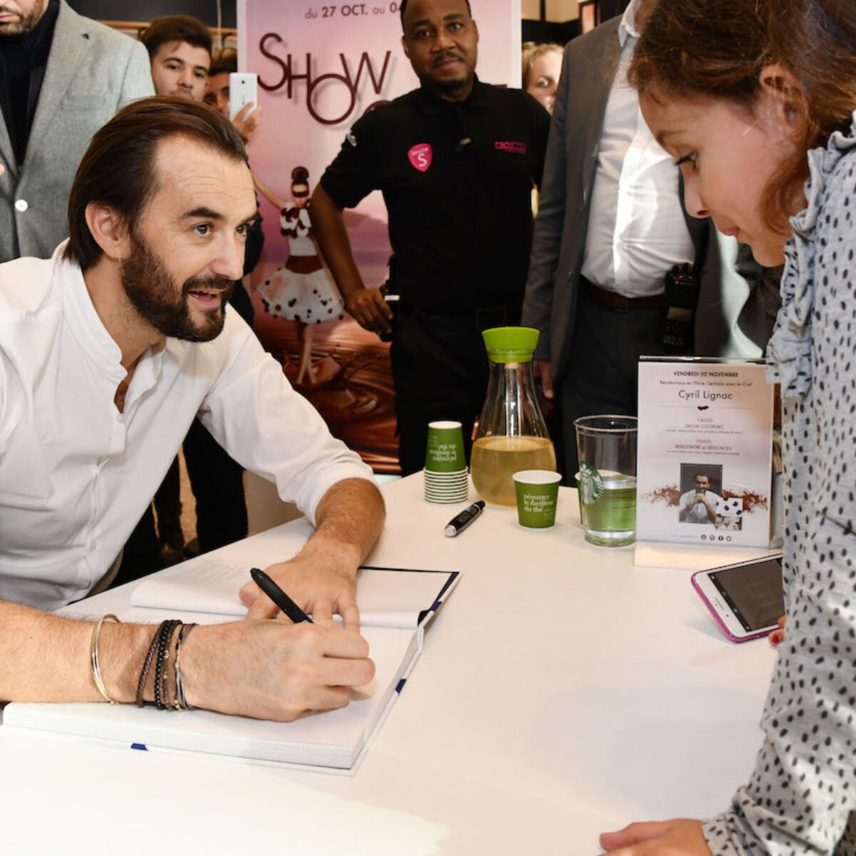 Le Meilleur Patissier Cyril Lignac Se Fait Il Doubler Pour Realiser Les Gateaux De L Emission Femme Actuelle Le Mag