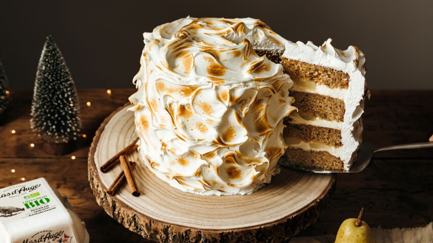 Gateau De Noel Aux Epices Poires Et Sa Meringue Flambee Decouvrez Les Recettes De Cuisine De Femme Actuelle Le Mag