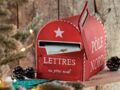 Déco de fêtes : comment peindre une boîte aux lettres pour le Père Noël 