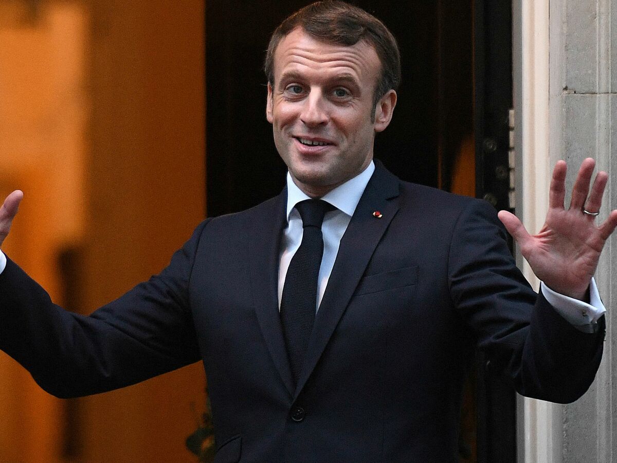 FEMME ACTUELLE Emmanuel Macron d o vient l alliance qu il porte la main droite