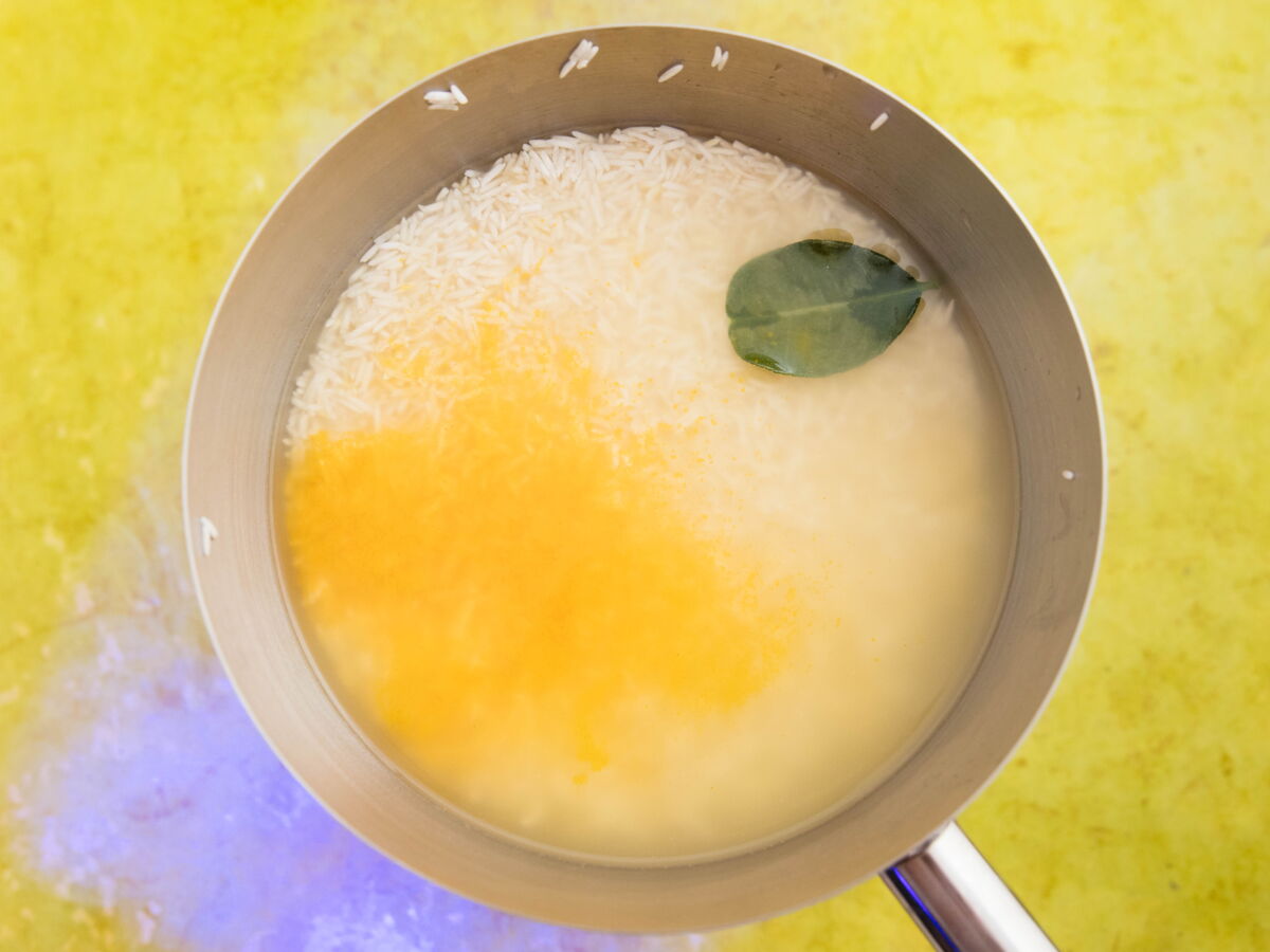 Astuce beauté : l'eau de cuisson du riz serait magique pour vos cheveux