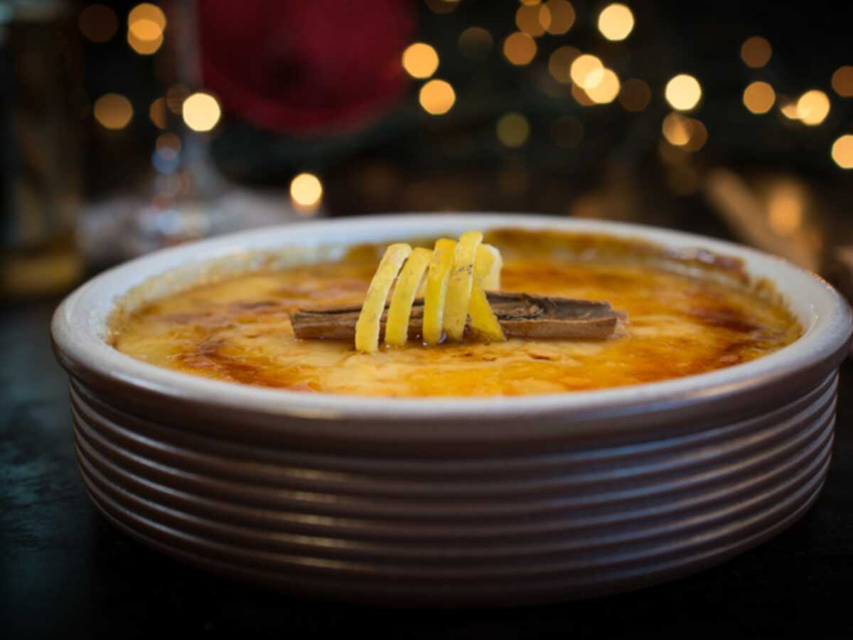 La recette ultra-gourmande de la crème brulée de Noël aux pain d'épices et marrons glacés