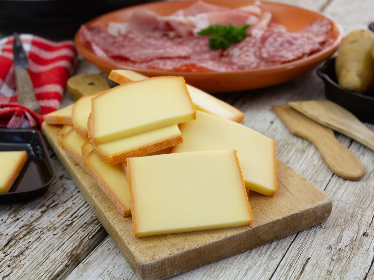 On Craint Une Penurie De Raclette Par Quoi Remplacer Le Fromage Femme Actuelle Le Mag