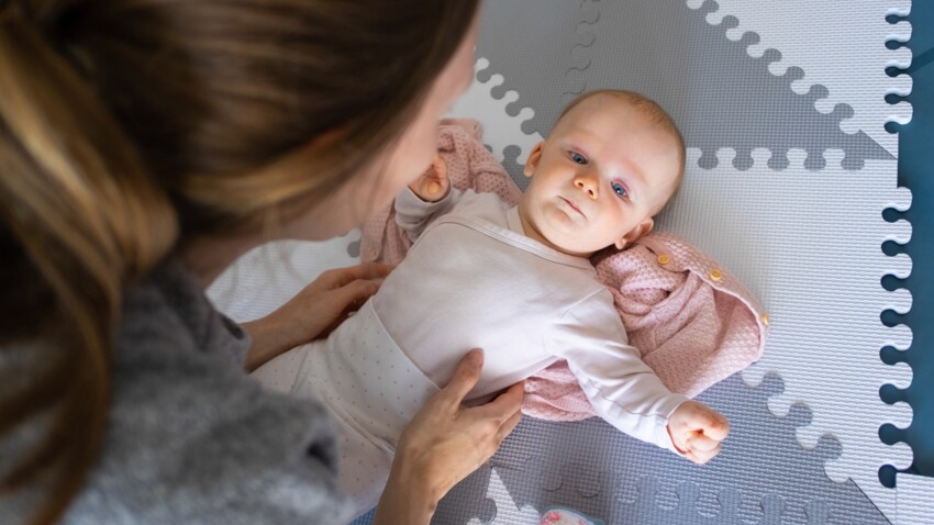 Comment habiller bébé durant ses premières semaines de vie ?