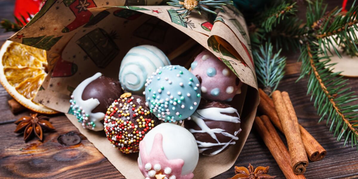 Cadeaux gourmands fait maison : les plaques de chocolat décorées - C'est  encore un peu Noël