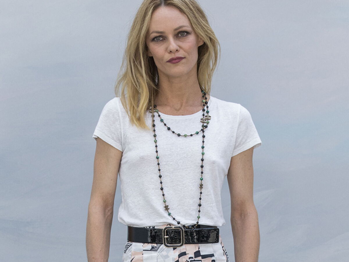 Vanessa Paradis, nue sous sa veste,