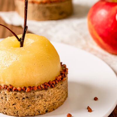 Tartelettes Aux Pommes Antares Pochees Et Cœur Coulant Caramel Decouvrez Les Recettes De Cuisine De Femme Actuelle Le Mag