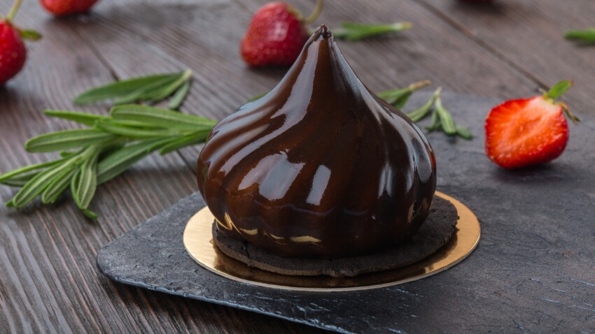 Glacage Miroir Chocolat Sans Gelatine Decouvrez Les Recettes De Cuisine De Femme Actuelle Le Mag