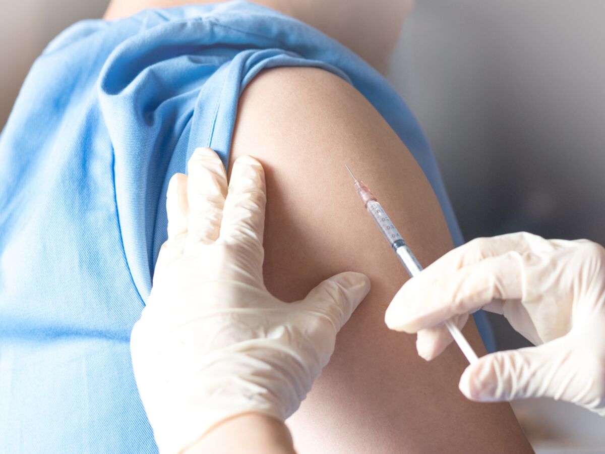 Covid-19 : ce que l'on sait sur les premiers effets secondaires des vaccins