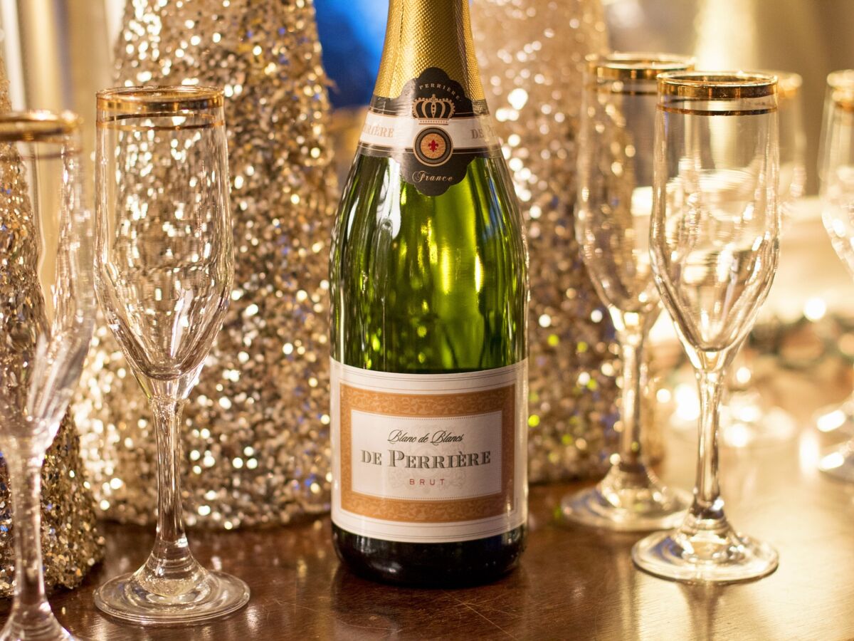 Pourquoi le champagne est-il indissociable du luxe et de la fête ?