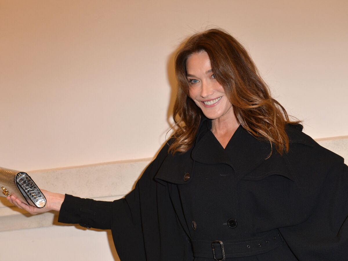 Carla Bruni-Sarkozy : Emue aux larmes, elle en oublie son mari !