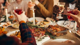 Noël sans alcool : par quoi le remplacer quand on n'en boit pas ?