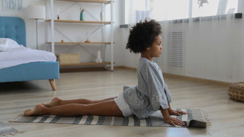 Yoga enfant : 3 postures ludiques à faire en famille