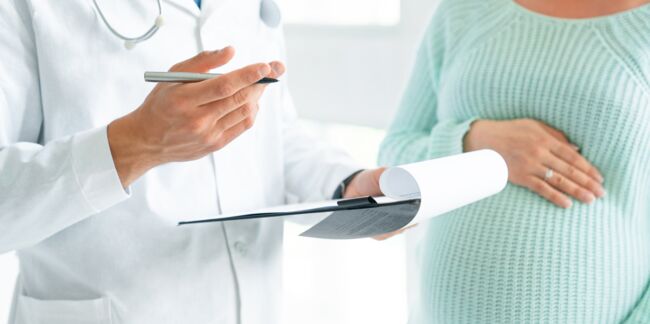 Arrêt maladie pendant la grossesse : qu'est-ce que le congé pathologique ?