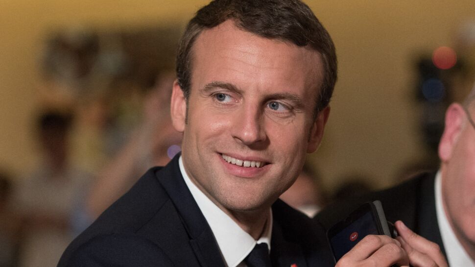 Emmanuel Macron : ce mot inattendu par lequel il termine ses SMS