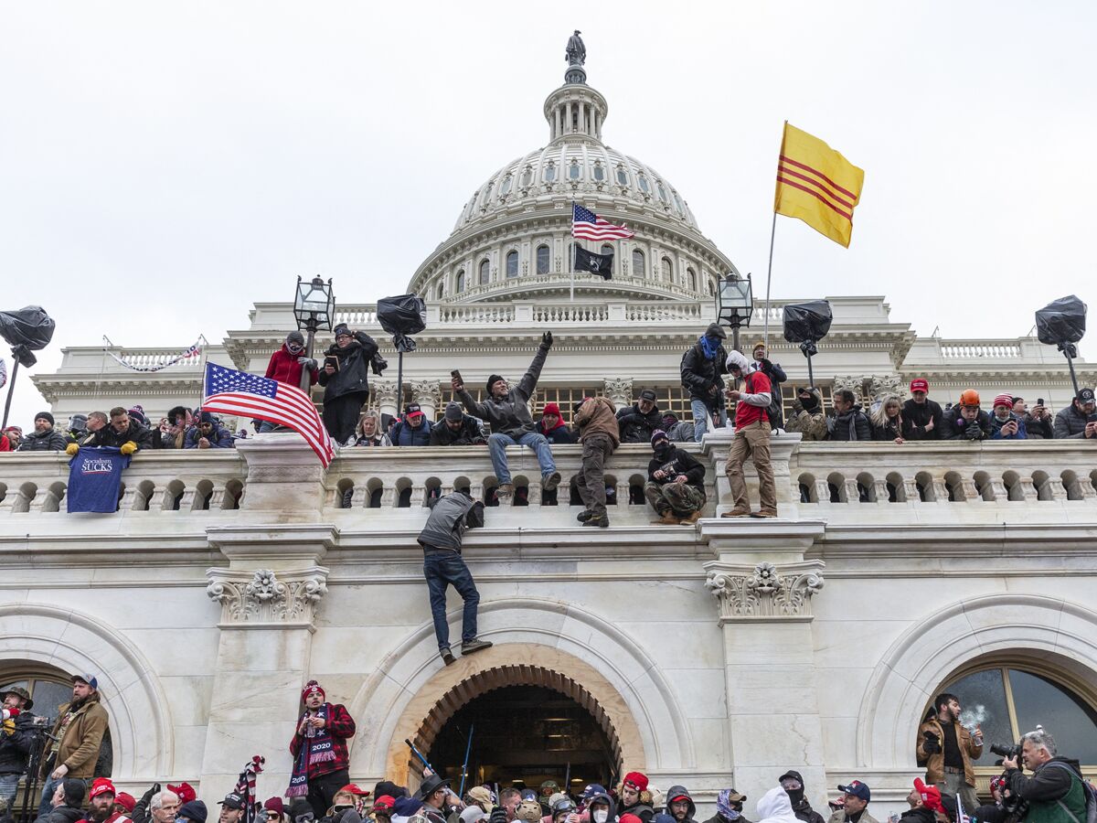 Donald Trump : après l’invasion du Capitole, Facebook prend une décision radicale