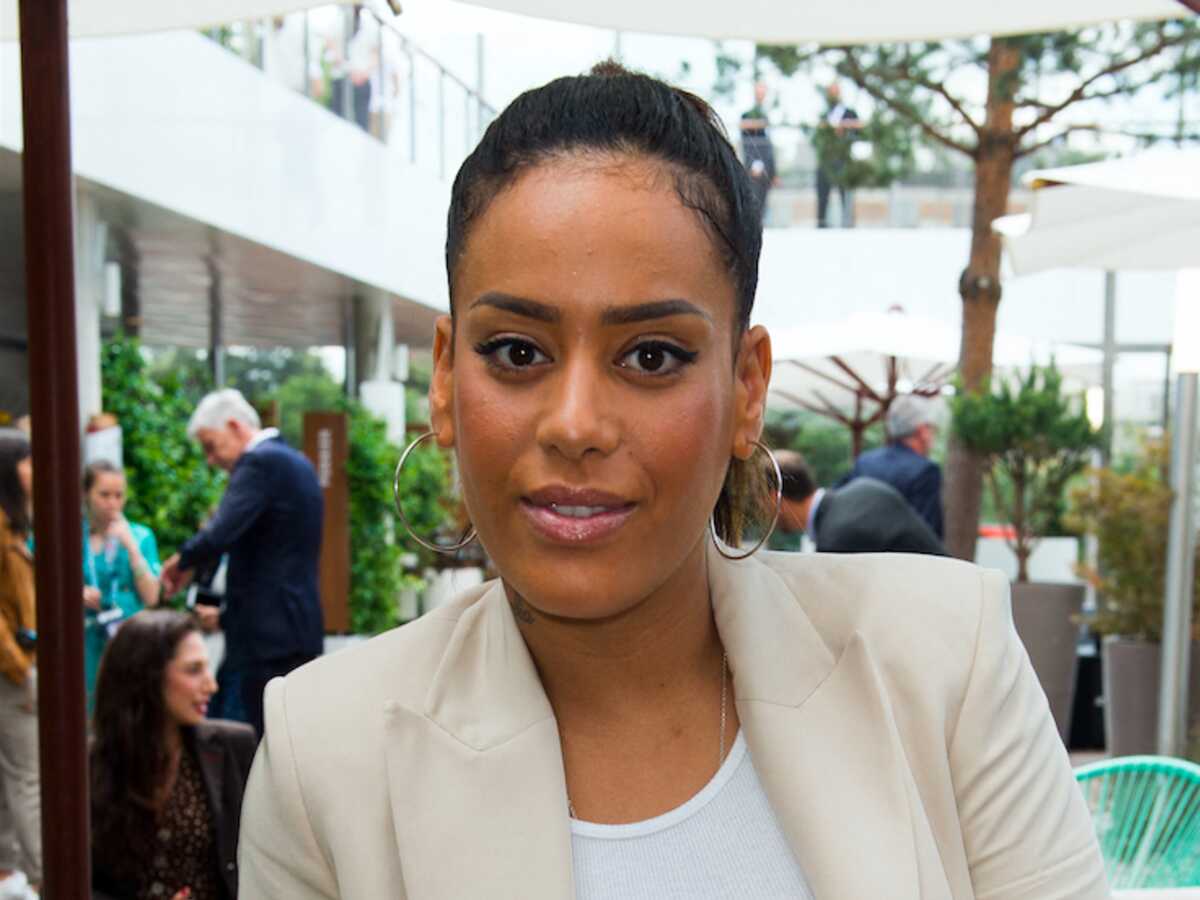 Amel Bent métamorphosée : la chanteuse plaisante sur son poids