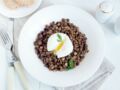 "Tous en cuisine" : la recette de la salade de lentilles à la cannelle et œuf mollet de Cyril Lignac