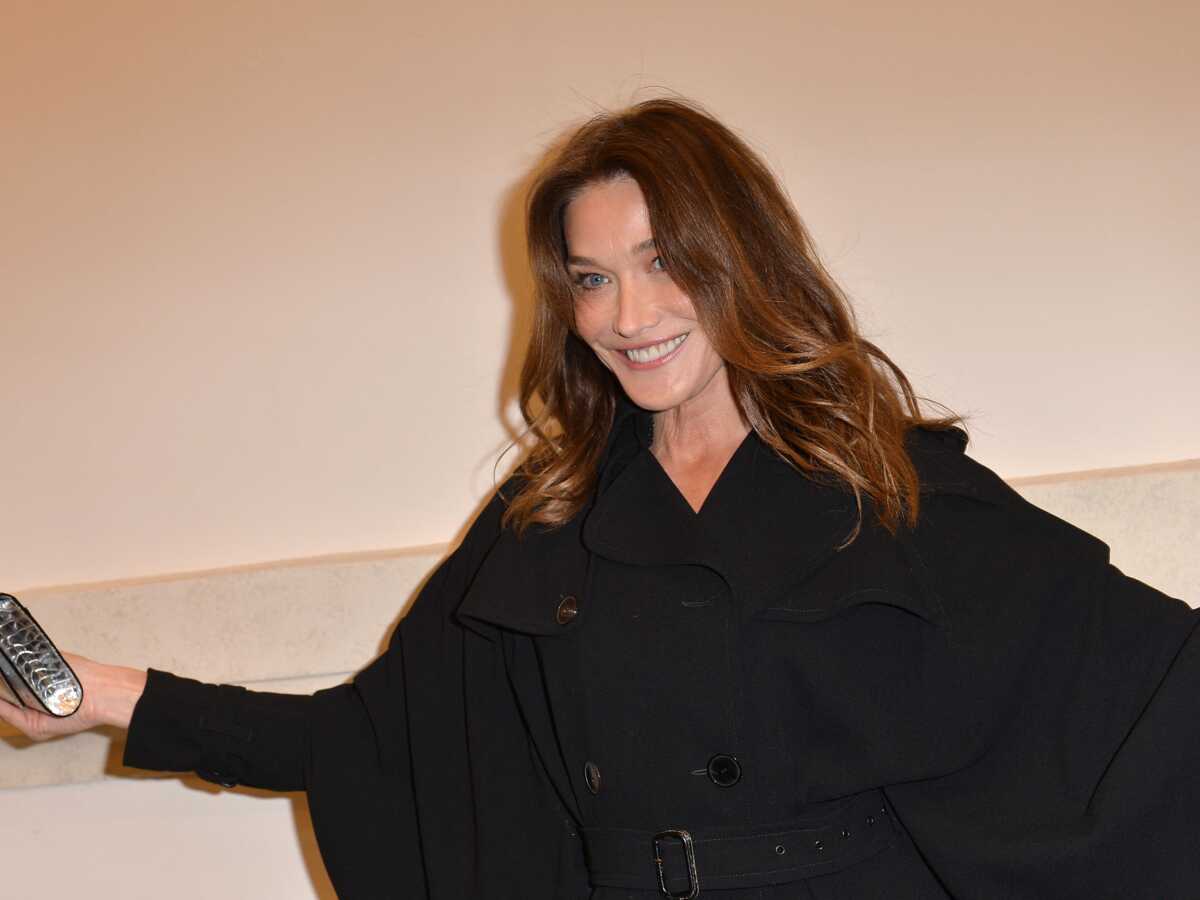 Enfoirés 2021 : Carla Bruni partage une photo du tournage, dans une robe étonnante !