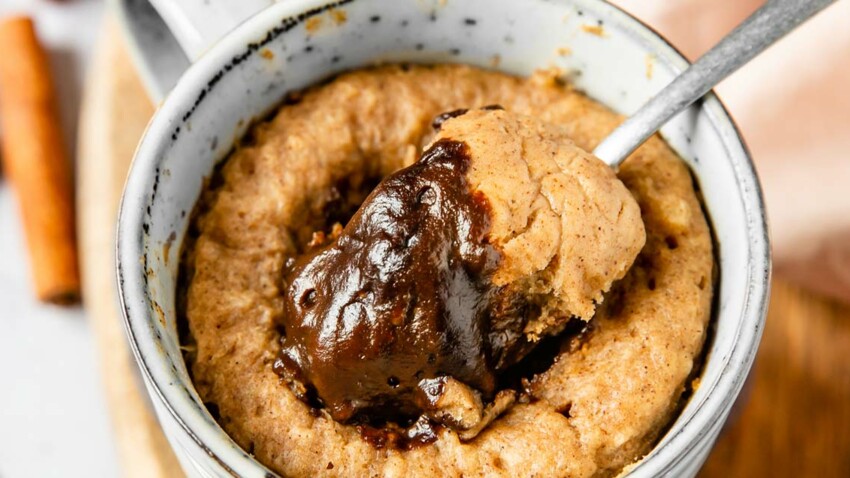 Mug cake au cœur fondant facile et rapide : découvrez les recettes de