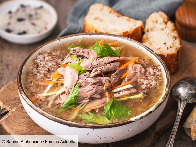 Bouillon d'os de poulet fermier pour chiens et chats