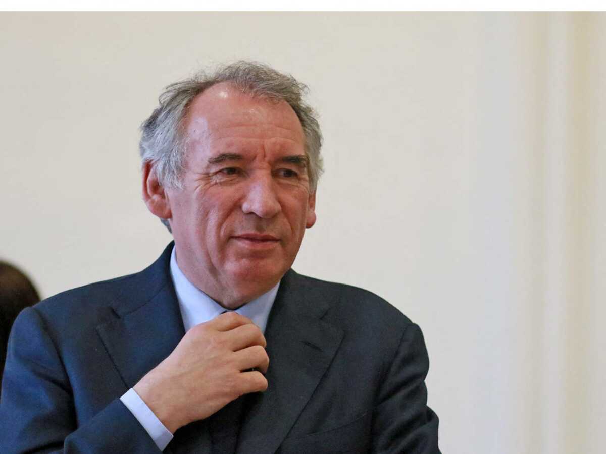 François Bayrou non masqué à l’aéroport : il s’explique sur la photo polémique