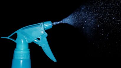 Vitre de cheminée : 6 solutions naturelles pour la nettoyer !