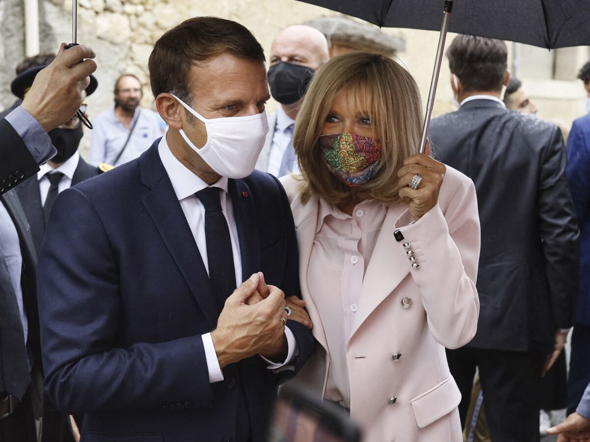 Emmanuel et Brigitte Macron : cette habitude prise pour que "leur relation ne fane jamais”
