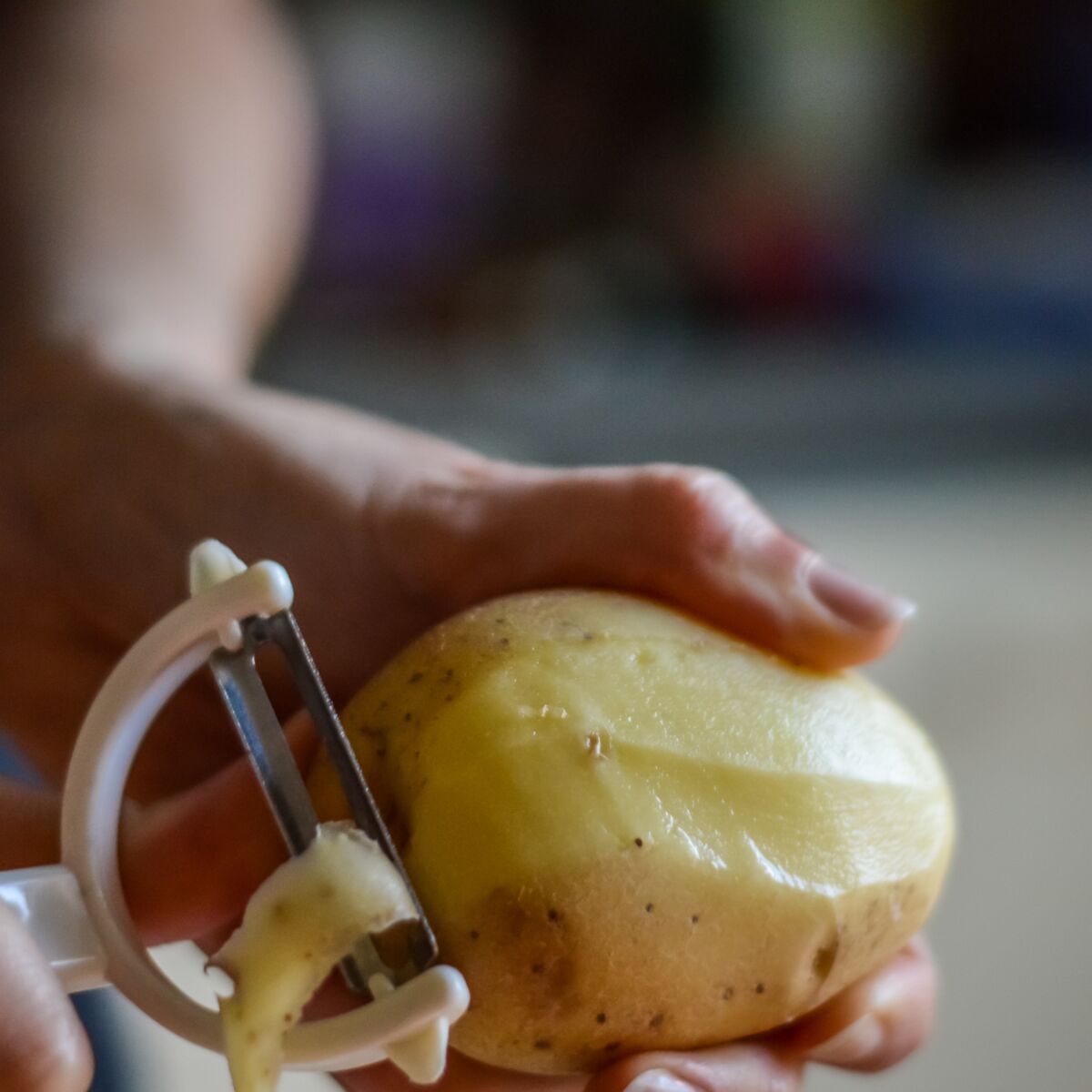 L'astuce surprenante pour peler vos pommes de terre cuites en quelques  secondes : Femme Actuelle Le MAG