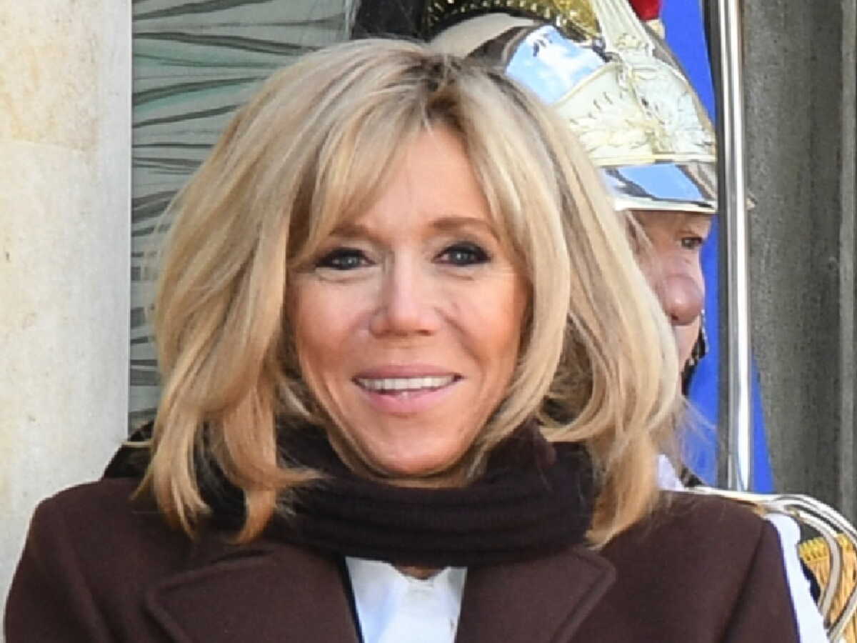 Brigitte Macron Opte Pour Un Accessoire Aussi Indispensable Que ...