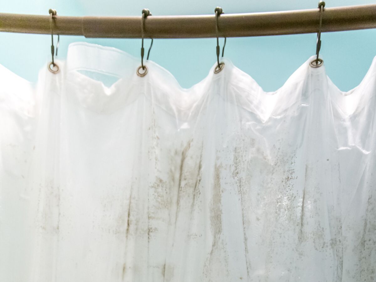 Comment bien nettoyer les rideaux de douche : nos astuces