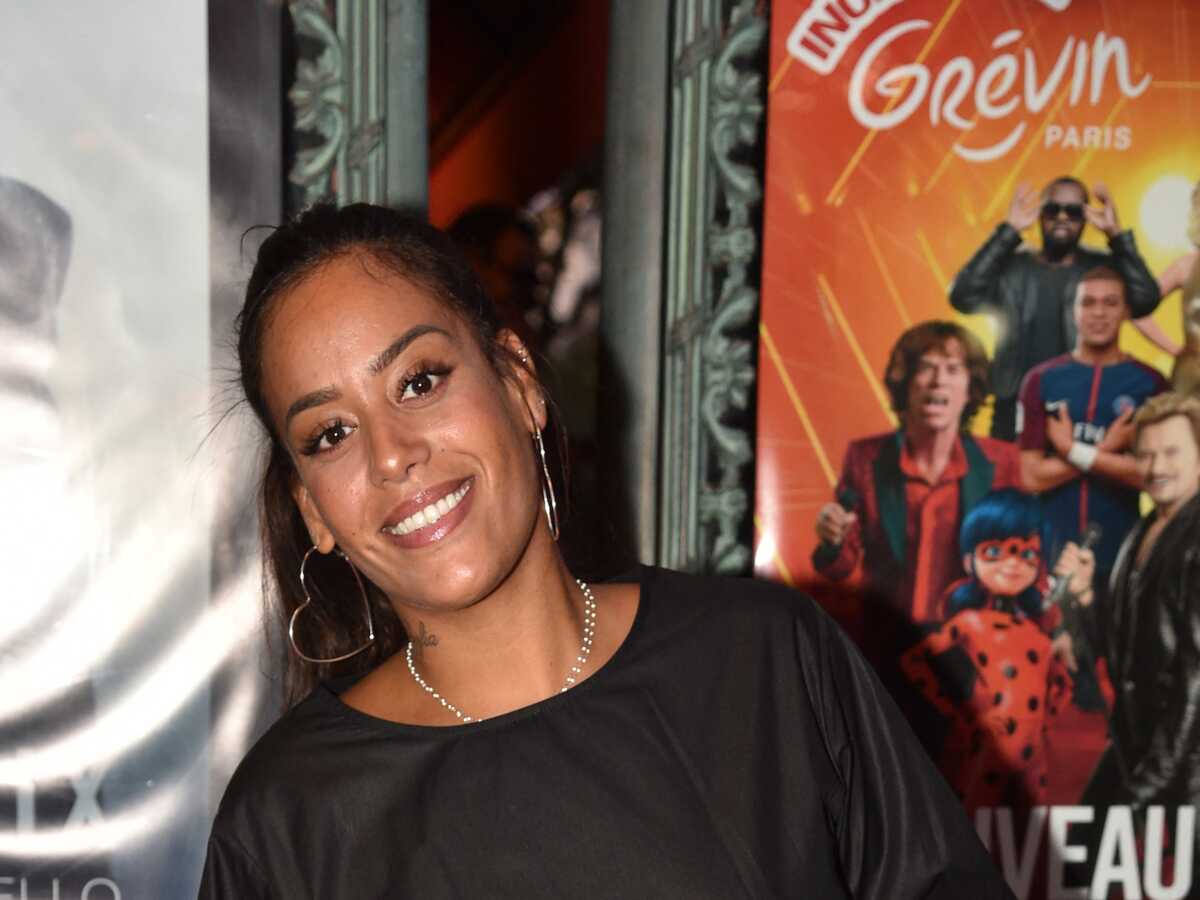 Amel Bent prof d’éducation sexuelle ? Elle répond à cette drôle de révélation