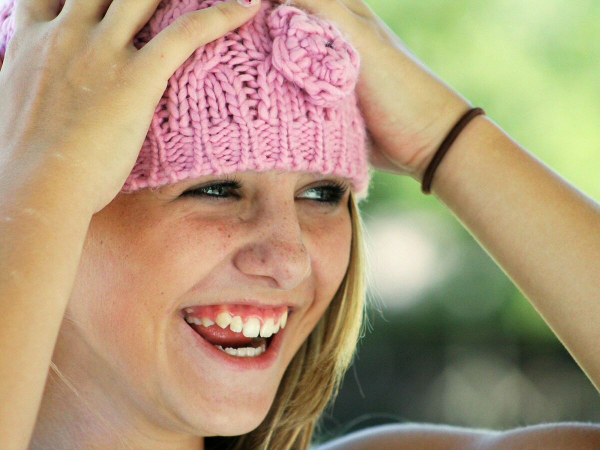 Tricot gratuit : le bonnet layette facile : Femme Actuelle Le MAG
