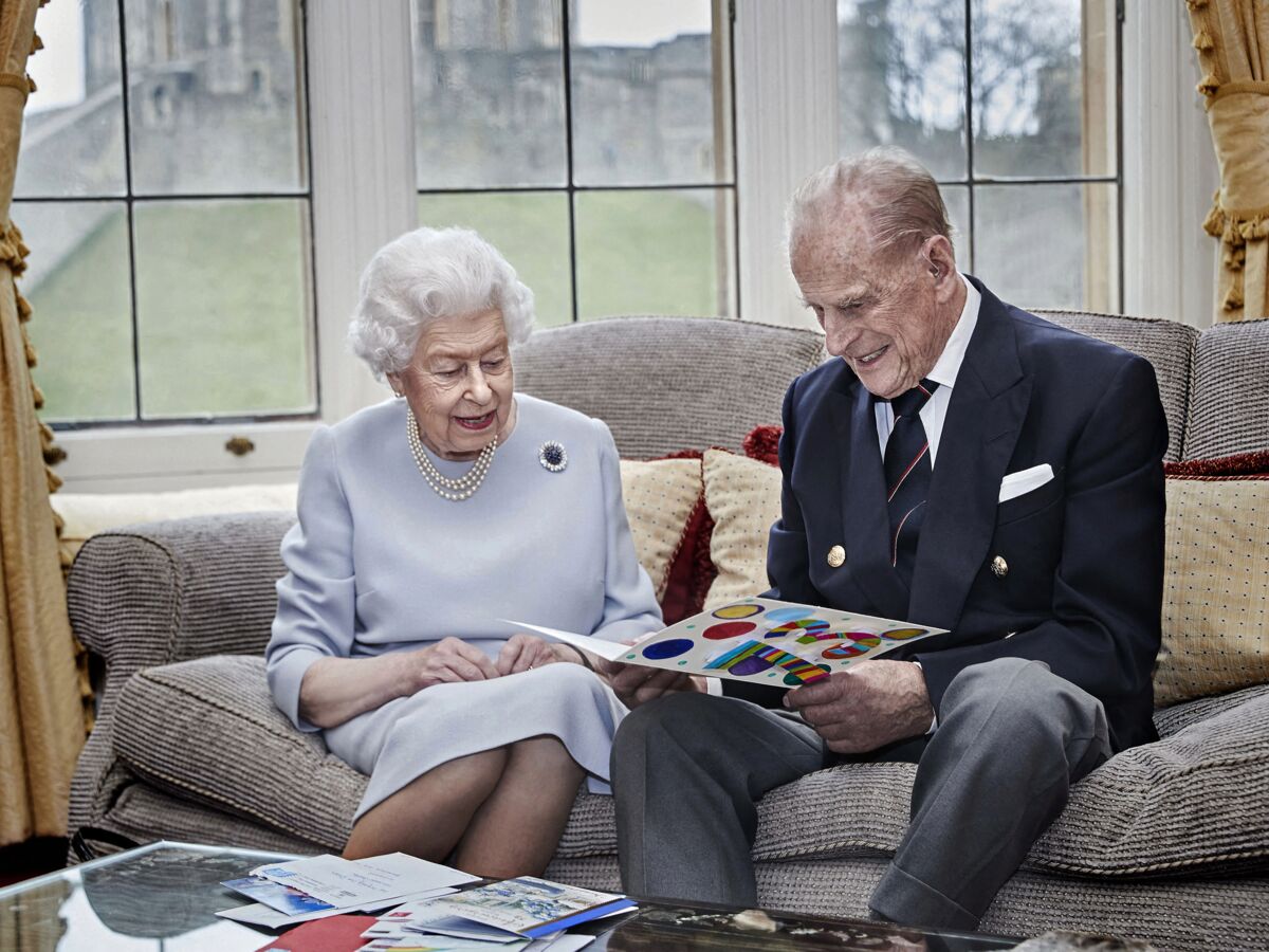 Elizabeth II : éloignée du prince Philip depuis son opération du coeur, elle lui adresse un petit message