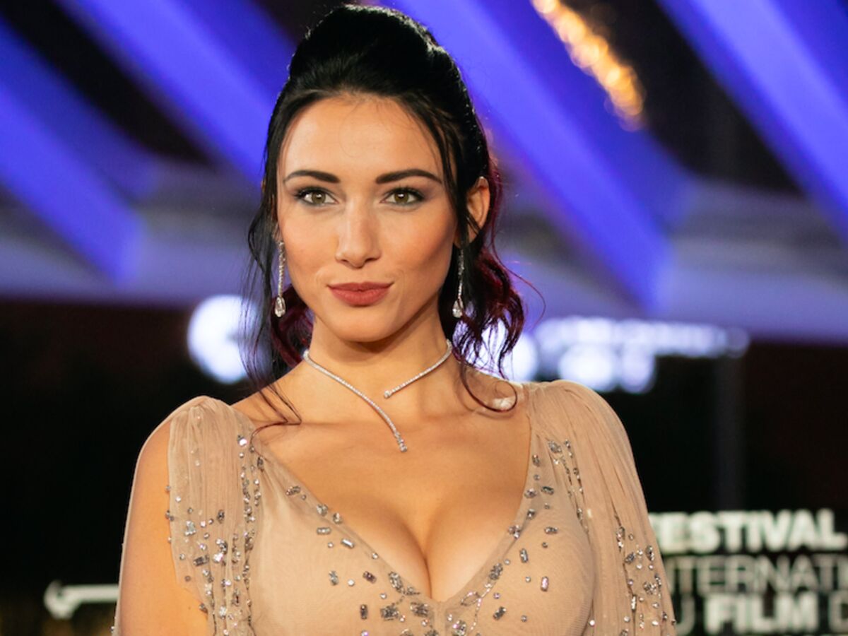 Delphine Wespiser : l'ex-miss France a eu recours au lifting colombien :  Femme Actuelle Le MAG
