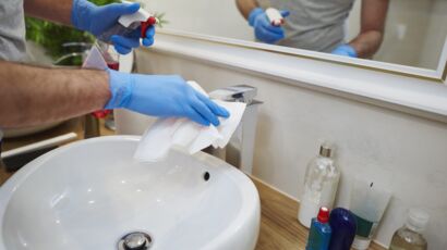 Salle de bains : comment nettoyer vos joints en profondeur avec cet objet  improbable ? : Femme Actuelle Le MAG
