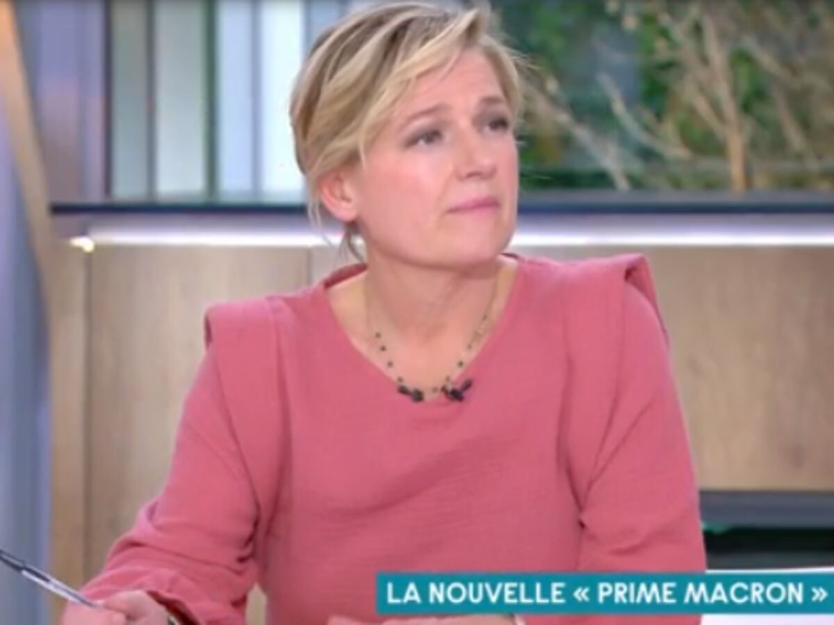 C à vous : Anne-Elisabeth Lemoine gênée d’évoquer la prime Macron pour ses chroniqueurs