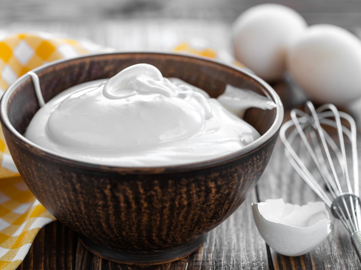 Technique pour monter des blancs d'œufs sucrés - Glossaire culinaire