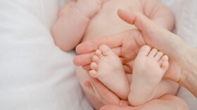 Deshydratation De Bebe Les Signes Qui Doivent Alerter Femme Actuelle Le Mag